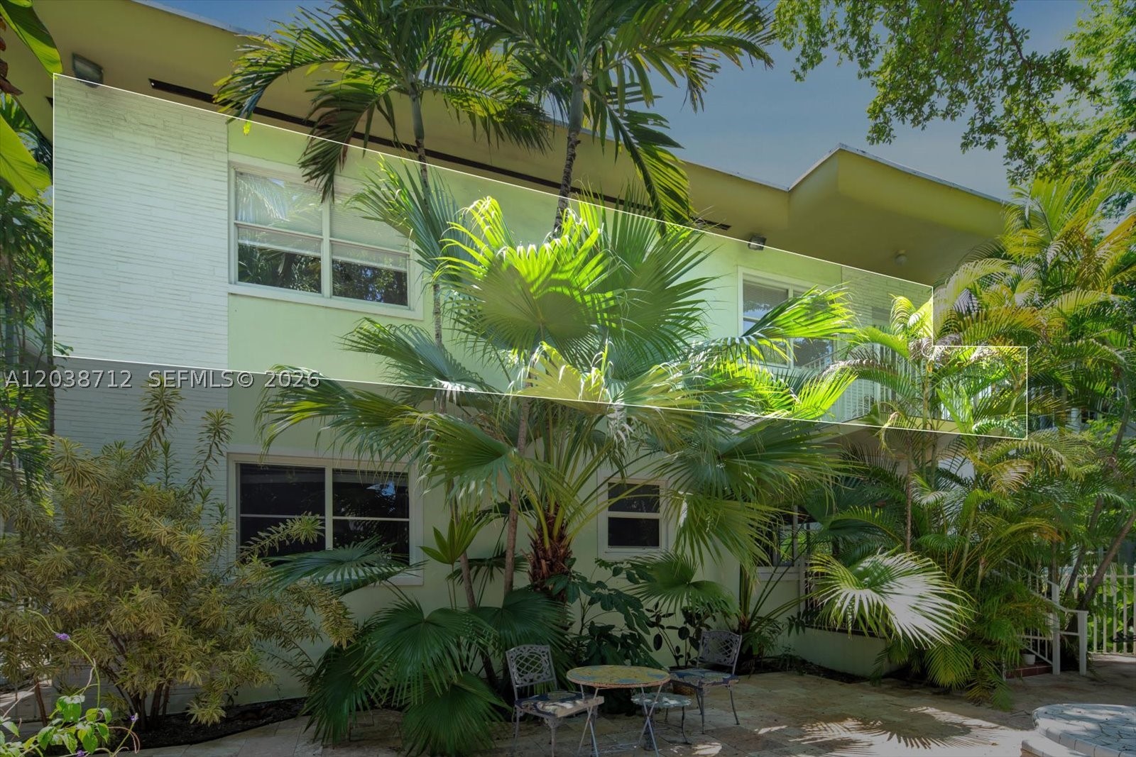 THE PINEAPPLE CONDO - Residential Lease