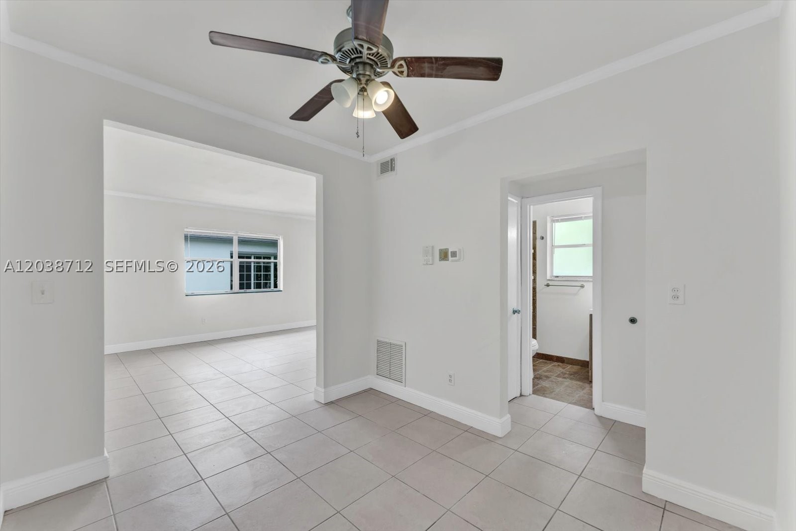THE PINEAPPLE CONDO - Residential Lease