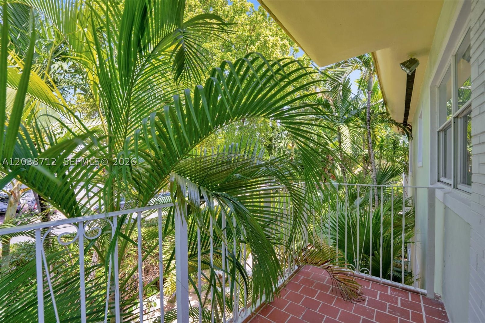 THE PINEAPPLE CONDO - Residential Lease