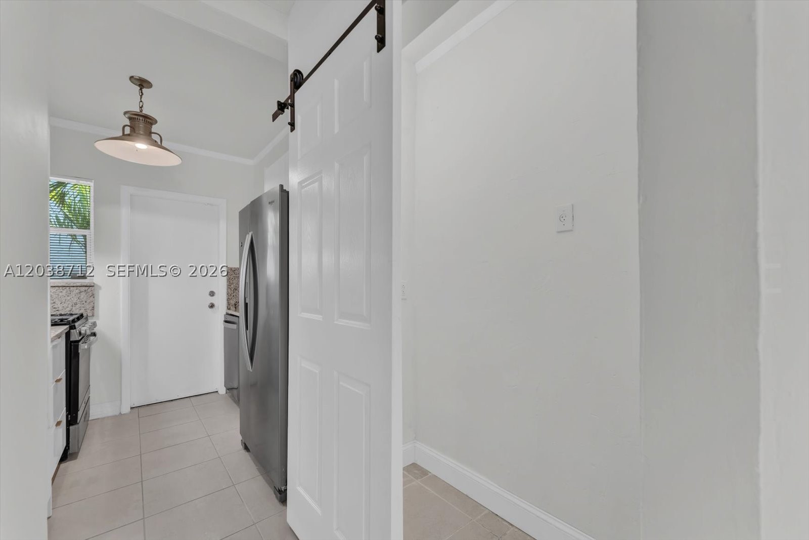 THE PINEAPPLE CONDO - Residential Lease