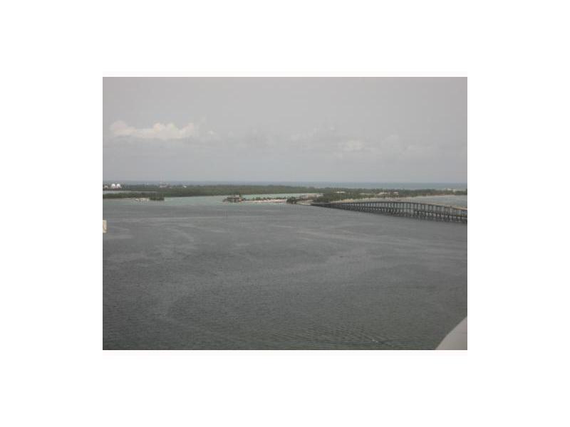 24th floor unit with a great view of bay from balcony. Carpet and ceramic floors, european style kitchen, granite countertop, washer and dryer in the unit. Great amenities, tennis, pool, Jacuzzi, spa, marina,convenient store .1 parking space