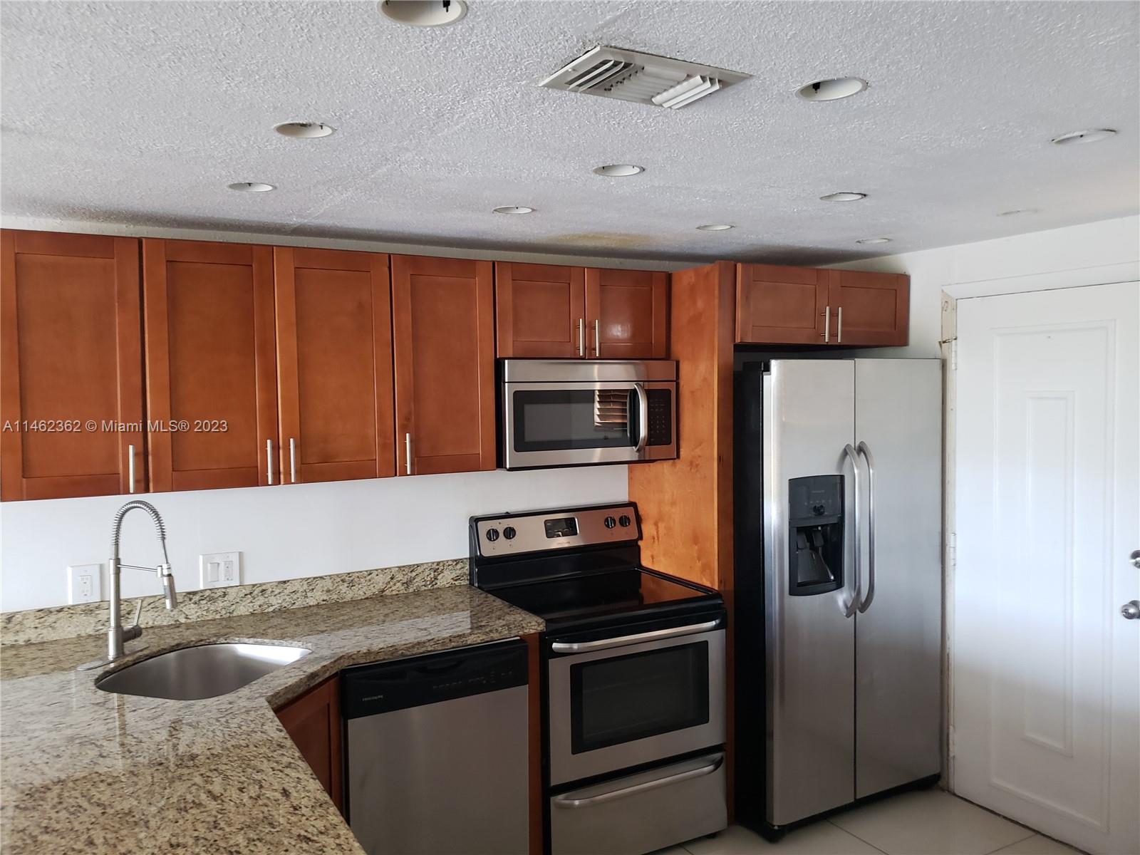POLYNESIAN GARDENS CONDOM - Residential Lease