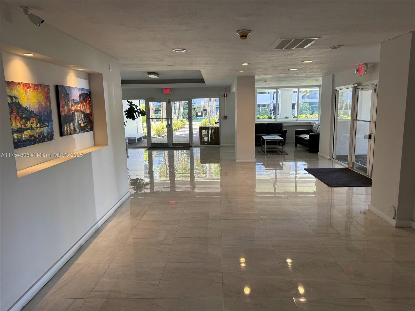 CRANDON TOWER CONDO - Residential