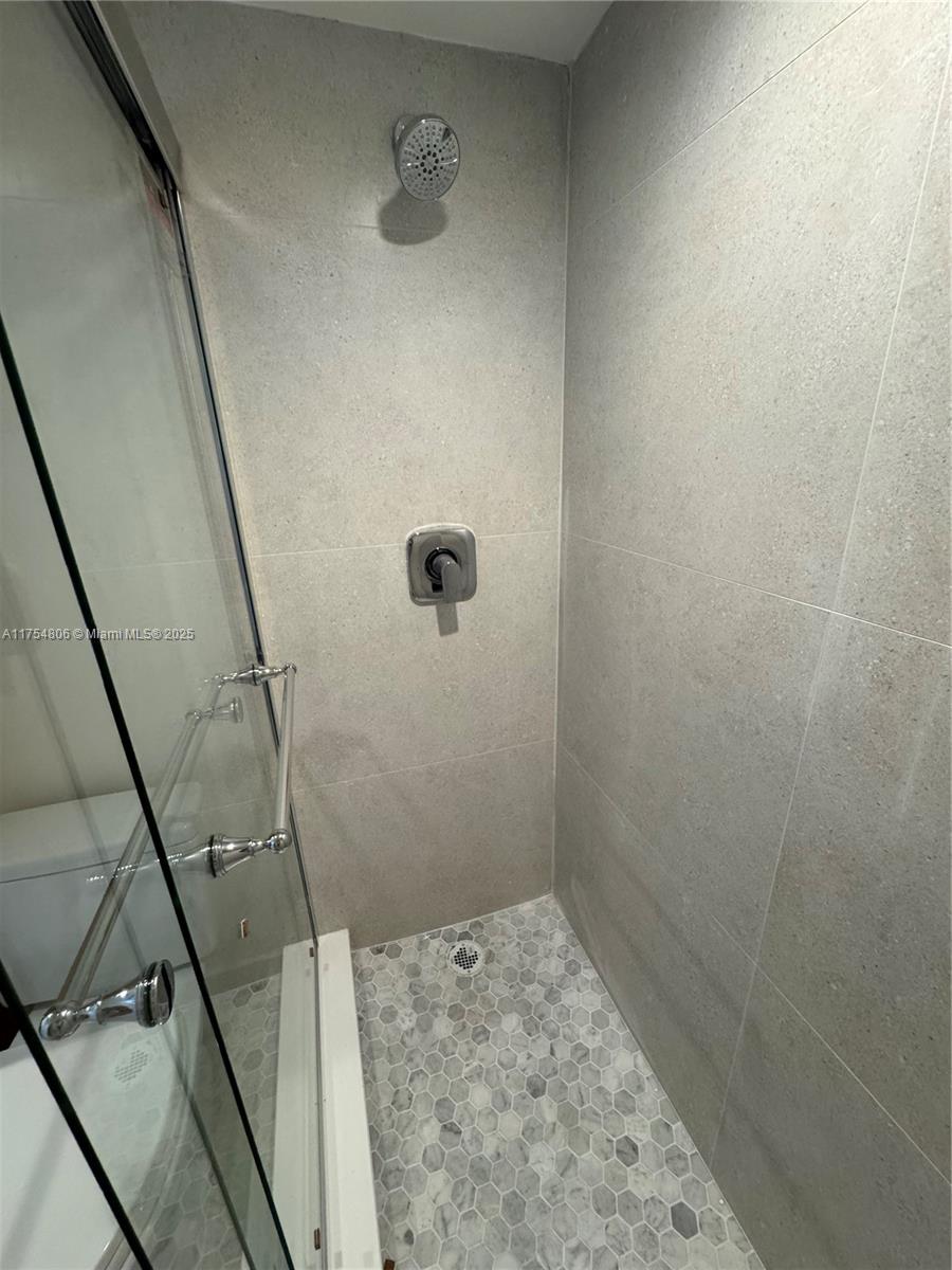 CRANDON TOWER CONDO - Residential
