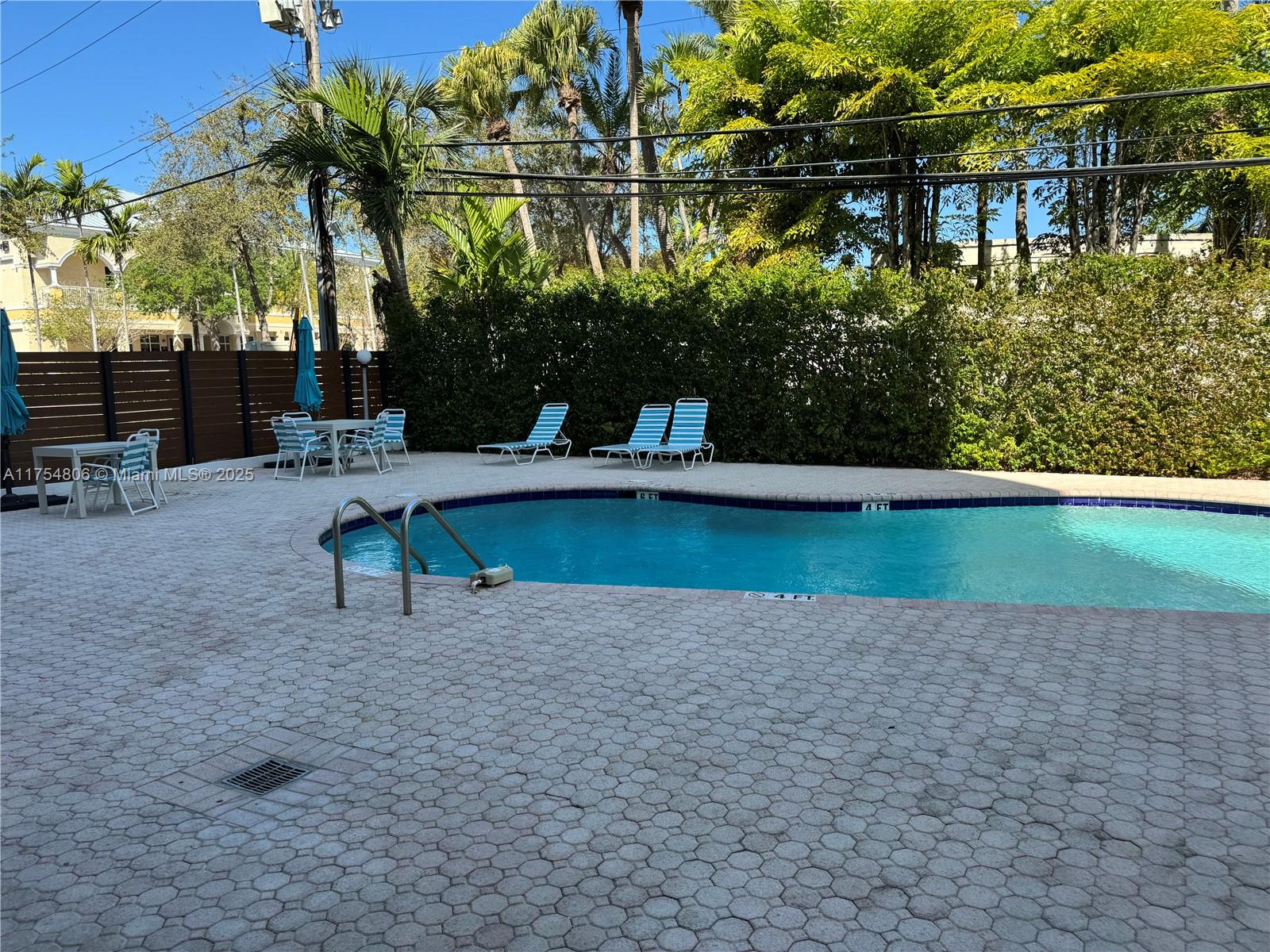 CRANDON TOWER CONDO - Residential
