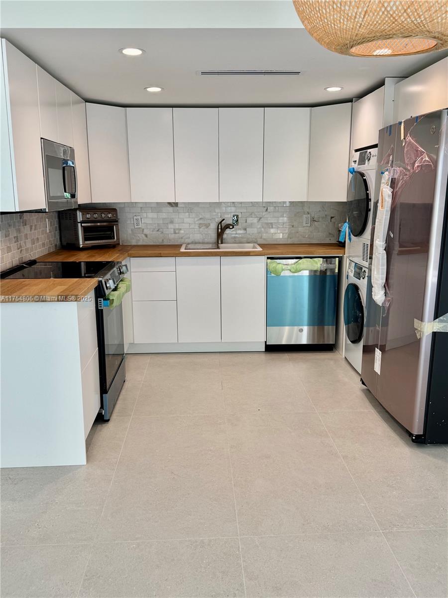 CRANDON TOWER CONDO - Residential