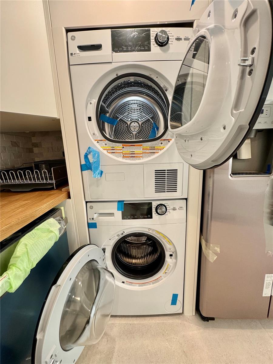 CRANDON TOWER CONDO - Residential
