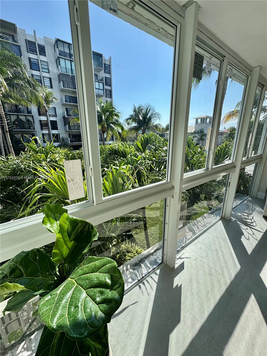 CRANDON TOWER CONDO - Residential