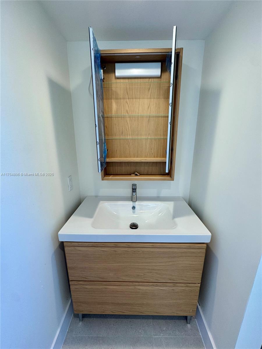CRANDON TOWER CONDO - Residential