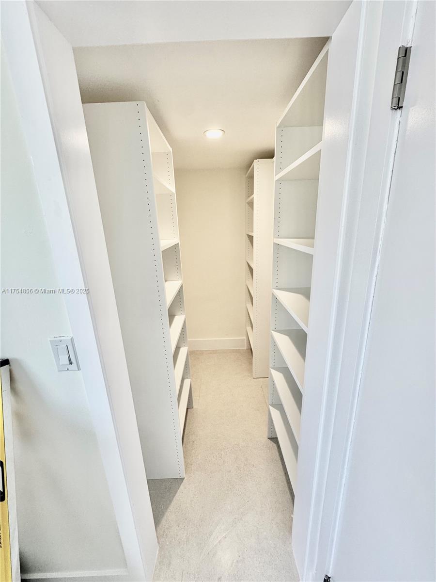 CRANDON TOWER CONDO - Residential