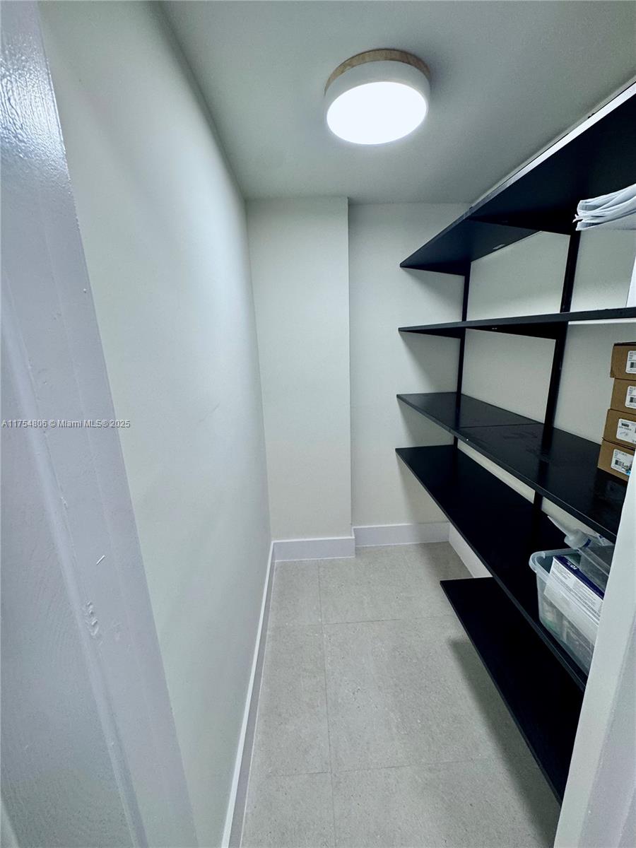 CRANDON TOWER CONDO - Residential