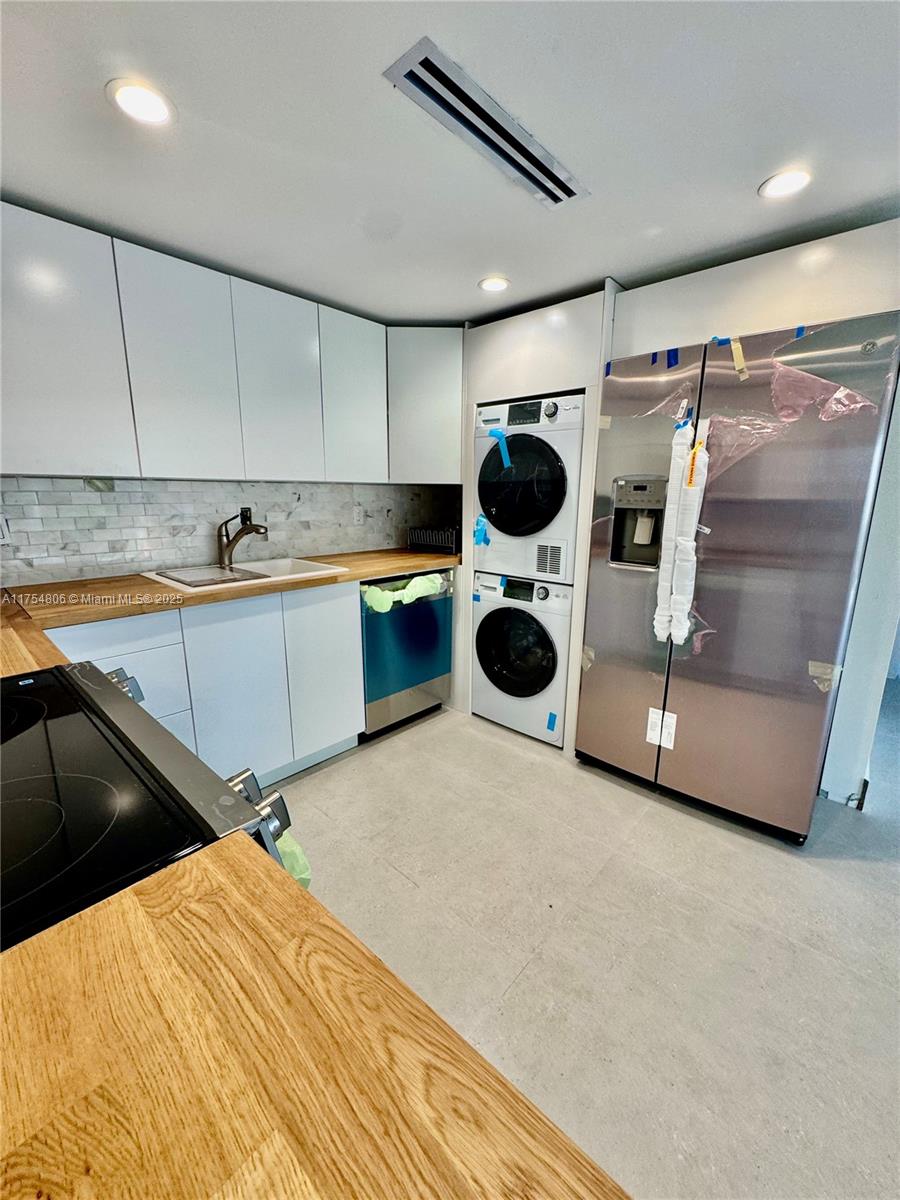 CRANDON TOWER CONDO - Residential