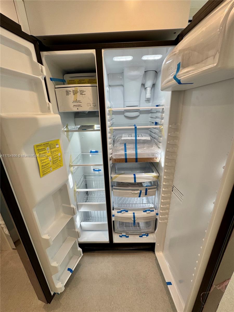 CRANDON TOWER CONDO - Residential
