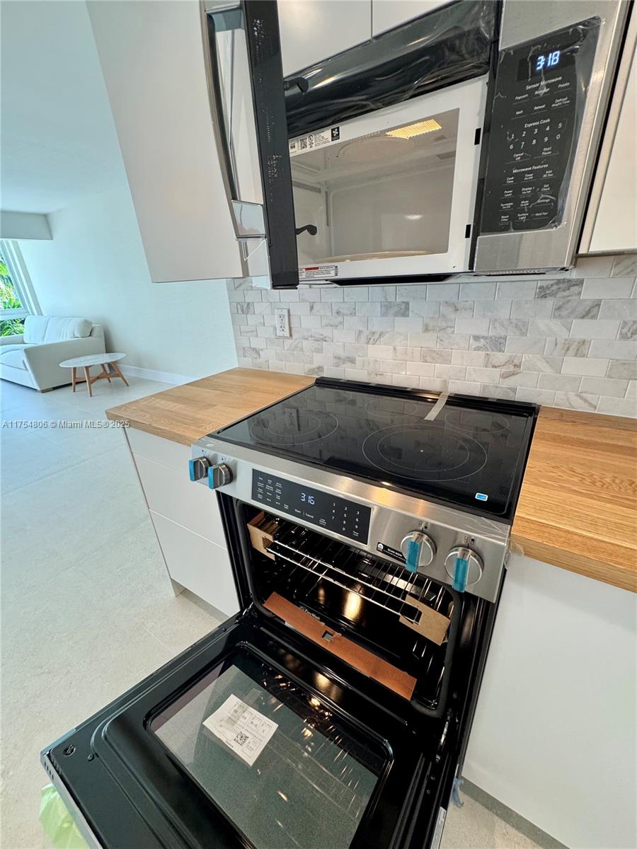 CRANDON TOWER CONDO - Residential