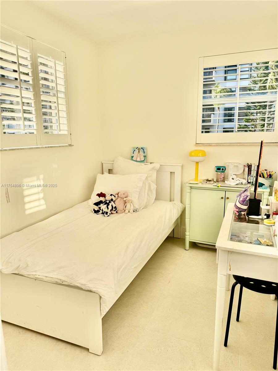 CRANDON TOWER CONDO - Residential