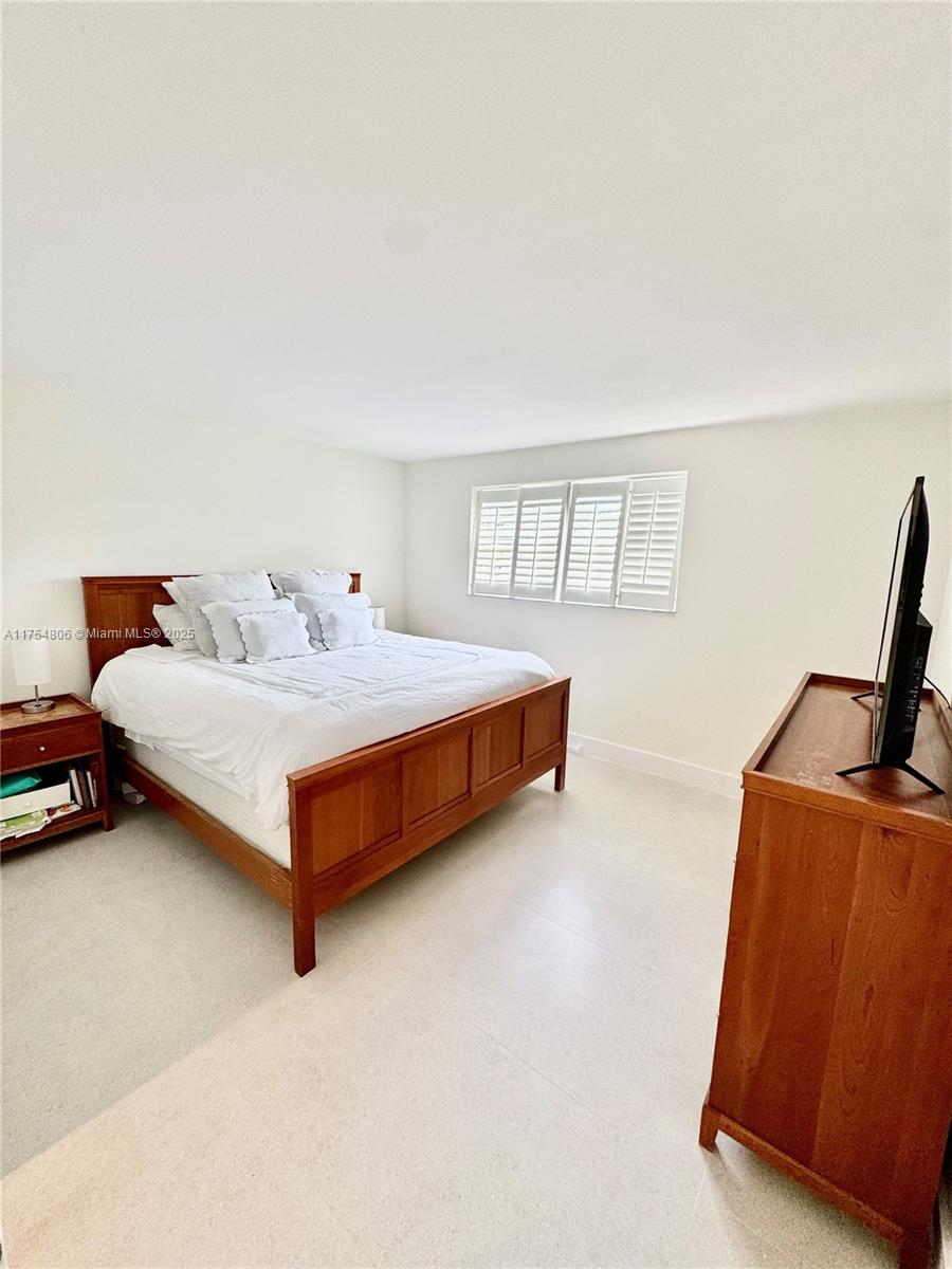 CRANDON TOWER CONDO - Residential