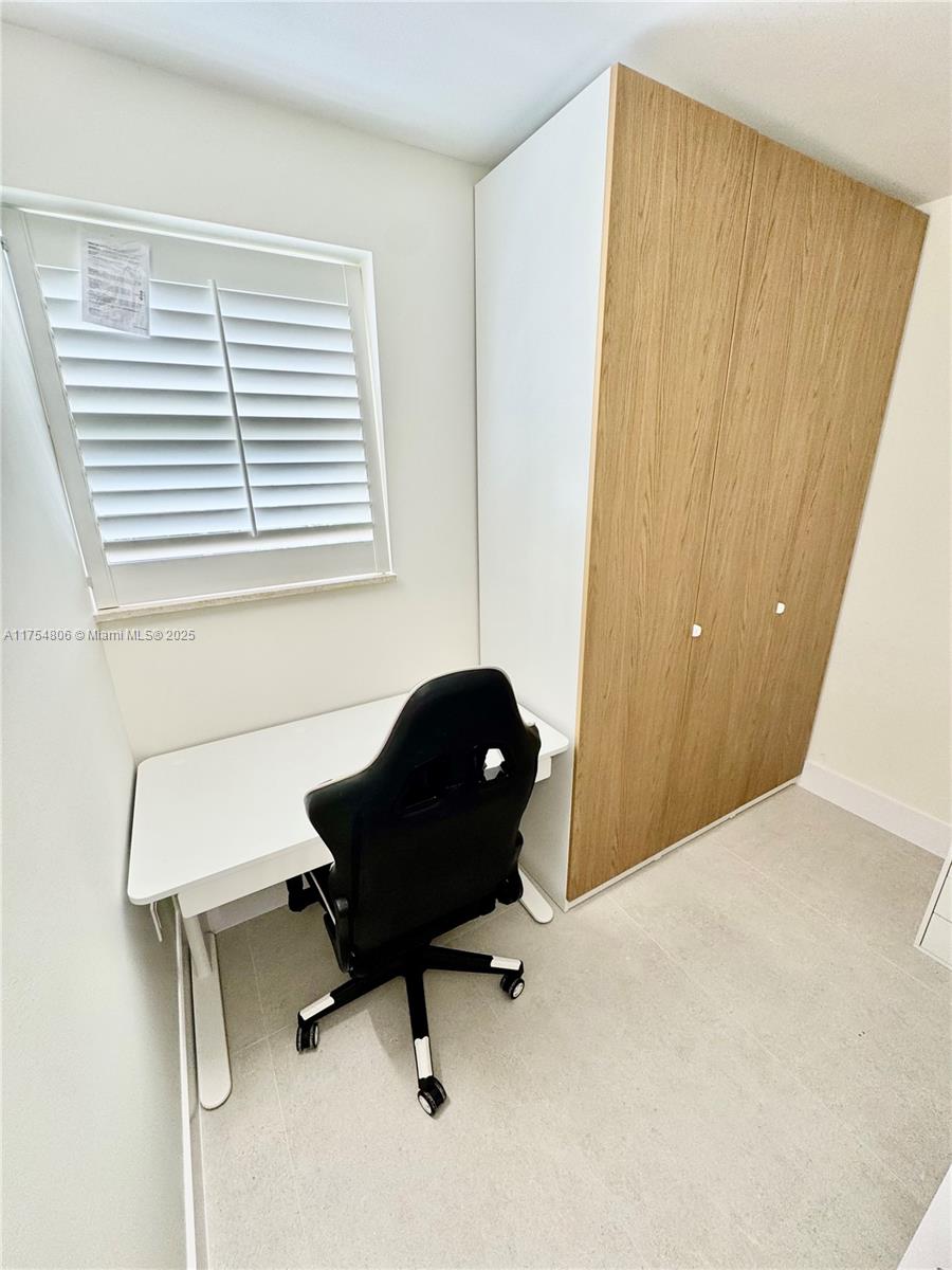 CRANDON TOWER CONDO - Residential