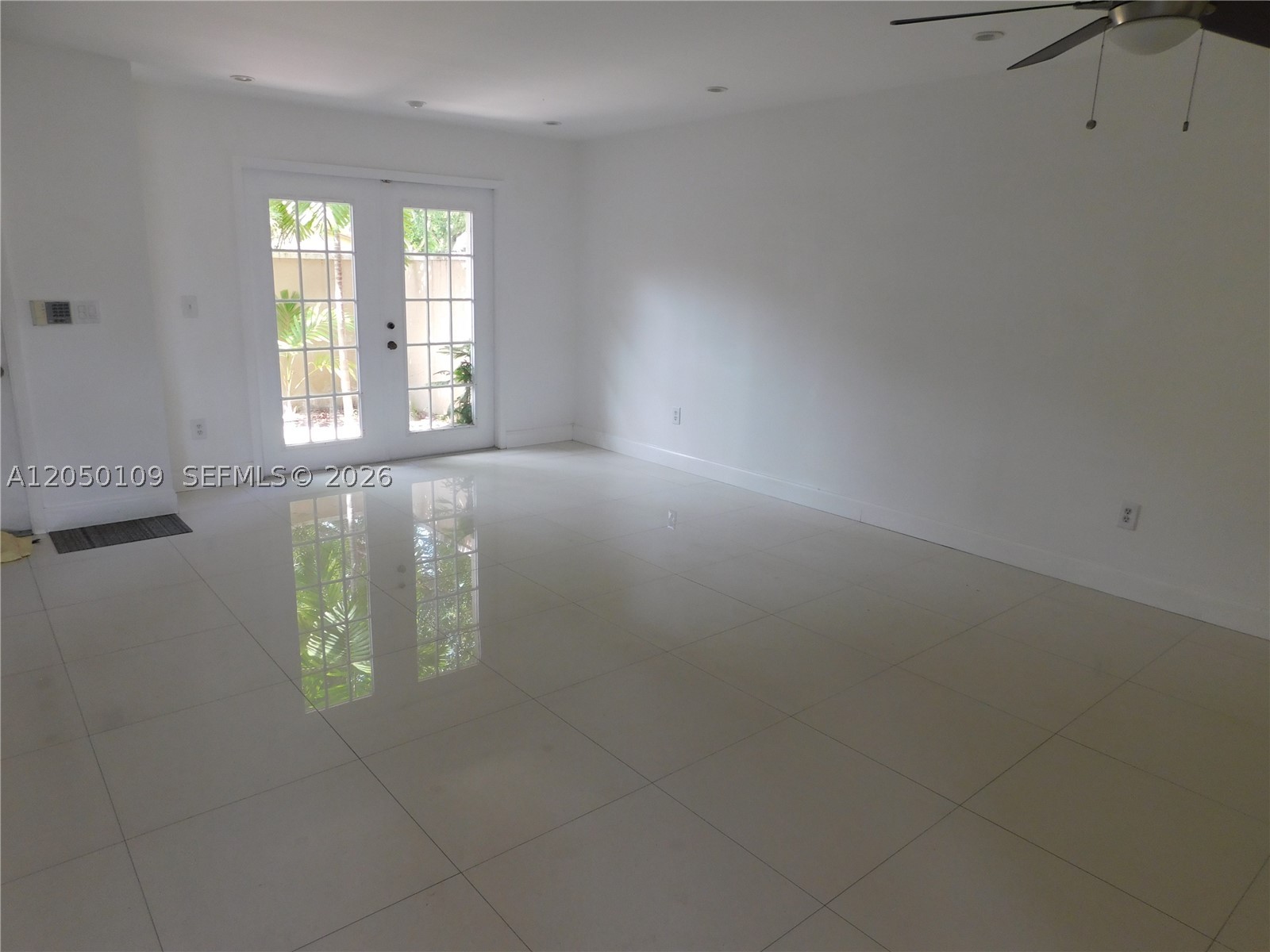 TOWNHOMES OF LA JOLLA - Residential Lease