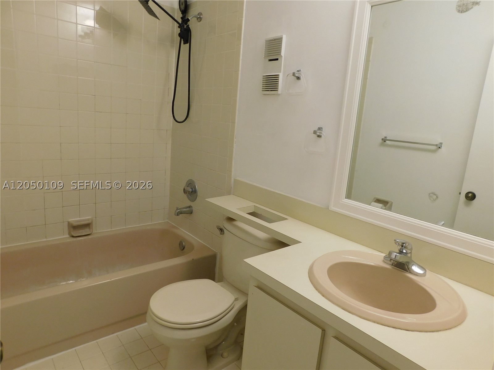 TOWNHOMES OF LA JOLLA - Residential Lease
