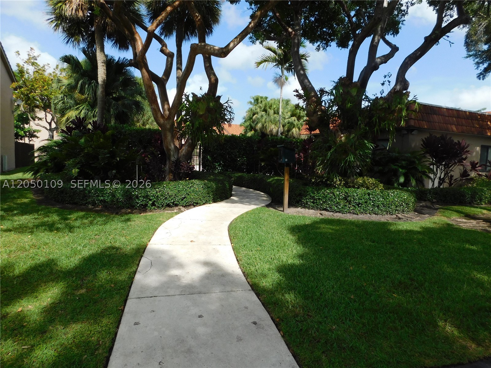 TOWNHOMES OF LA JOLLA - Residential Lease