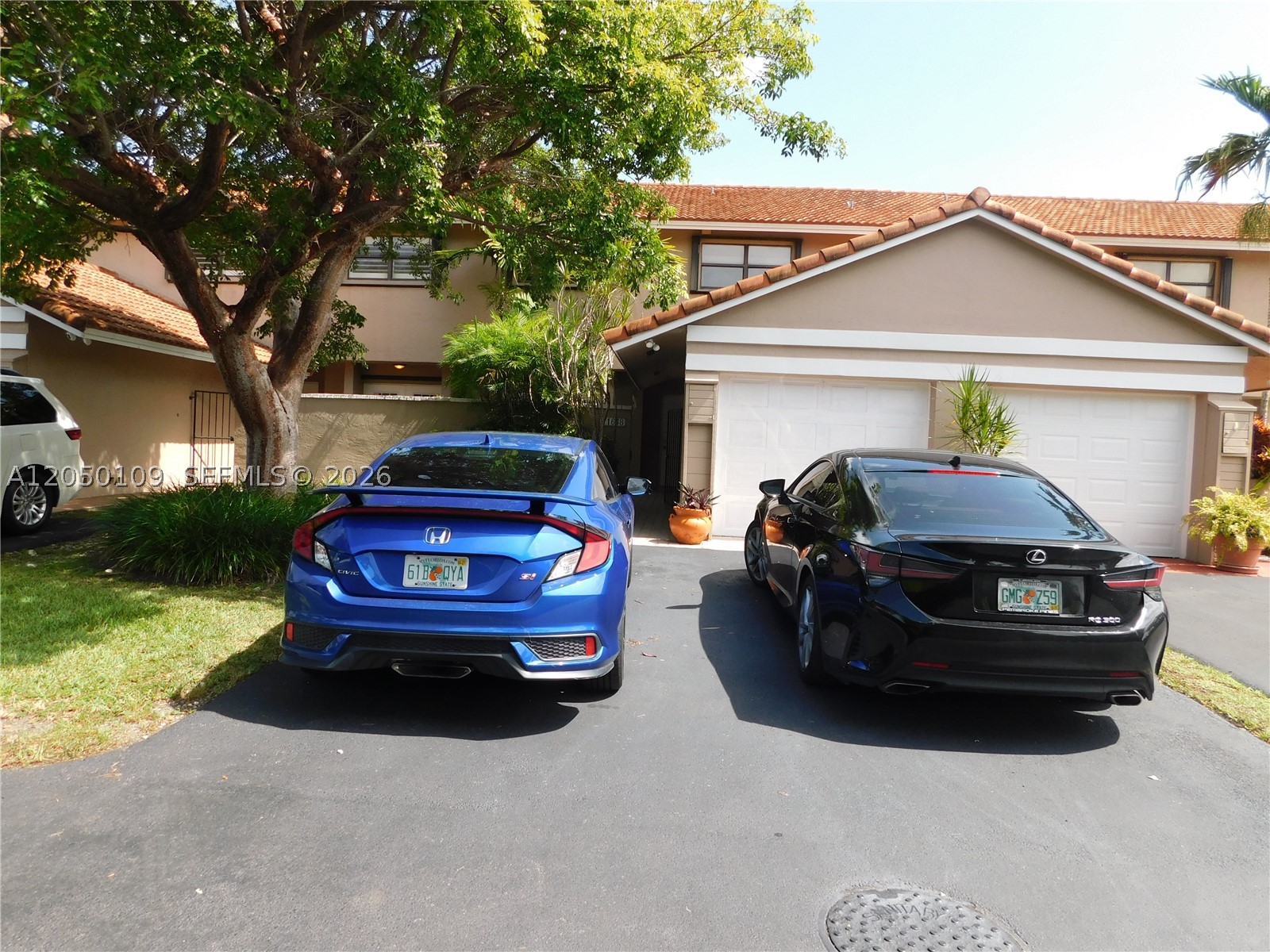 This remarkable Large two story Townhouse with almost 1900 sqft is for rent in La Jolla. A small community in the heart of Kendall and 112th Ave. Featuring 3 large bedrooms, and 2.5 baths with a 1 car garage. Large living room with a huge closet for your coats or mount a TV inside, Plenty of guest parking behind the spacious backyard. One car garage with washer and dryer. All 3 bedrooms are upstairs, and the half bath is in the first floor. Come see this  Gem before is gone! We present all Offers.