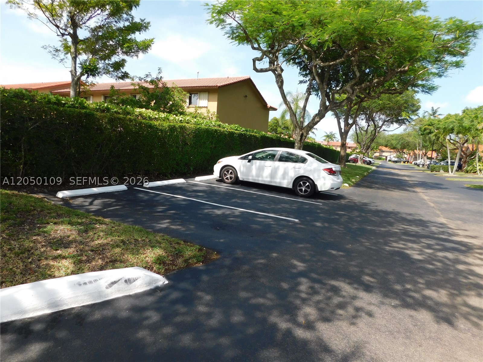 TOWNHOMES OF LA JOLLA - Residential Lease