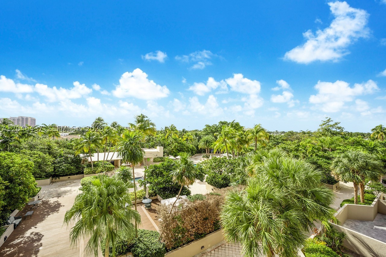 THE EMERALDBAY - Residential