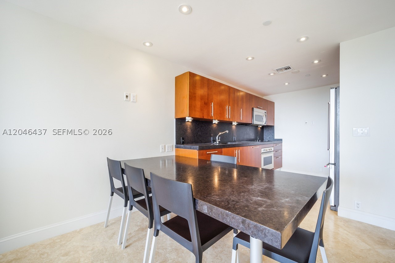 THE EMERALDBAY - Residential