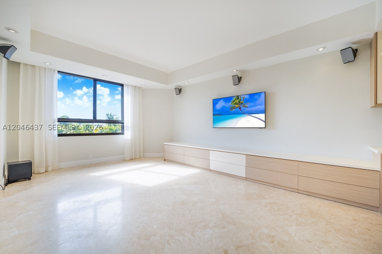 THE EMERALDBAY - Residential