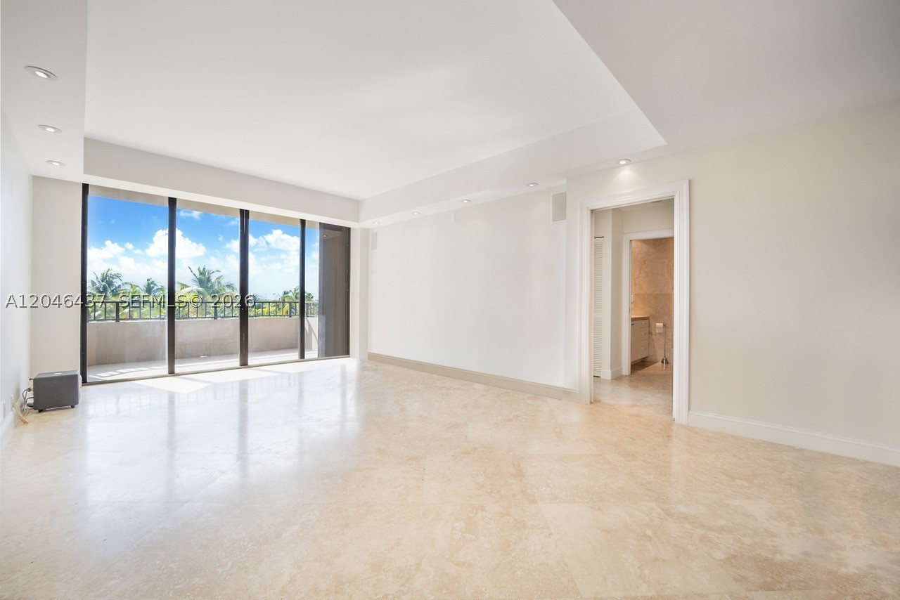 THE EMERALDBAY - Residential