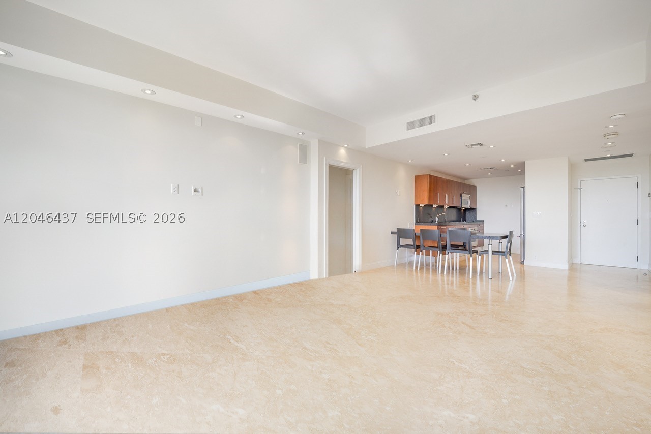 THE EMERALDBAY - Residential