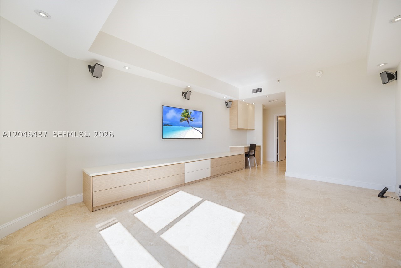 THE EMERALDBAY - Residential