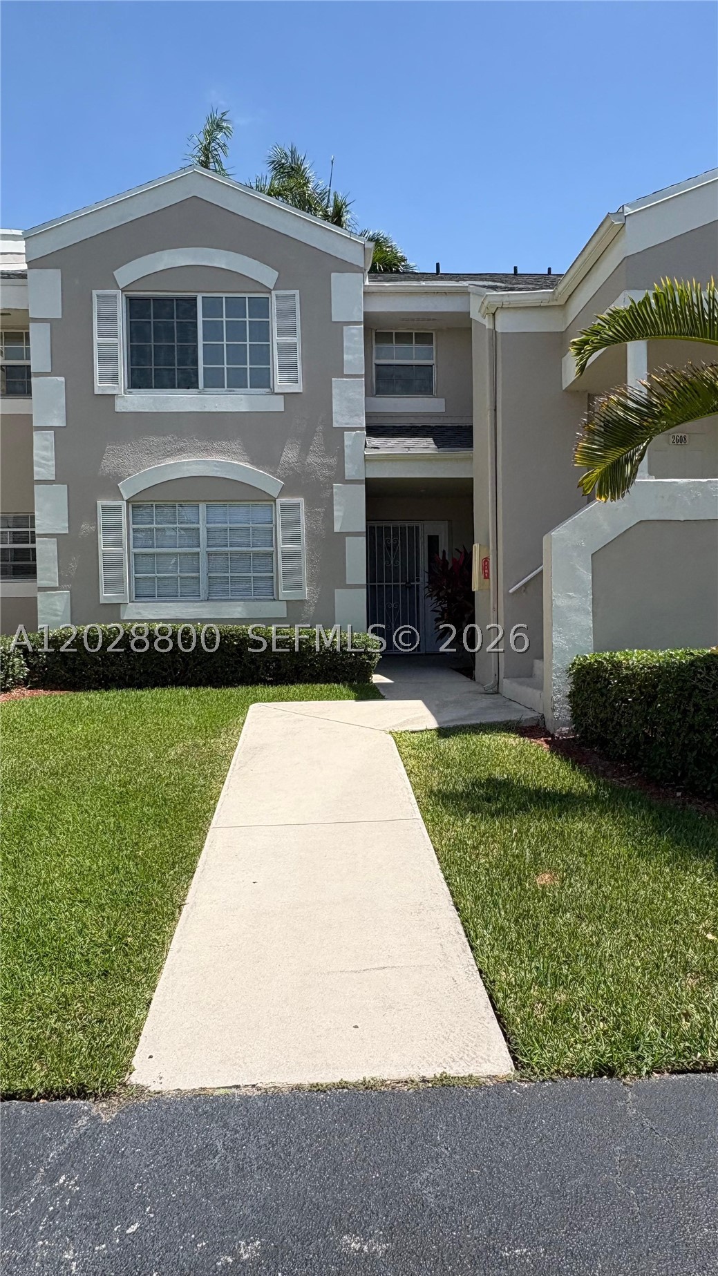 Move-in ready and centrally located! This well-kept home offers comfort, convenience, and excellent value. Enjoy spacious interiors, a functional layout, and proximity to major highways, shopping centers, restaurants, and recreational amenities. Don't miss the opportunity to make this property your next home or investment.