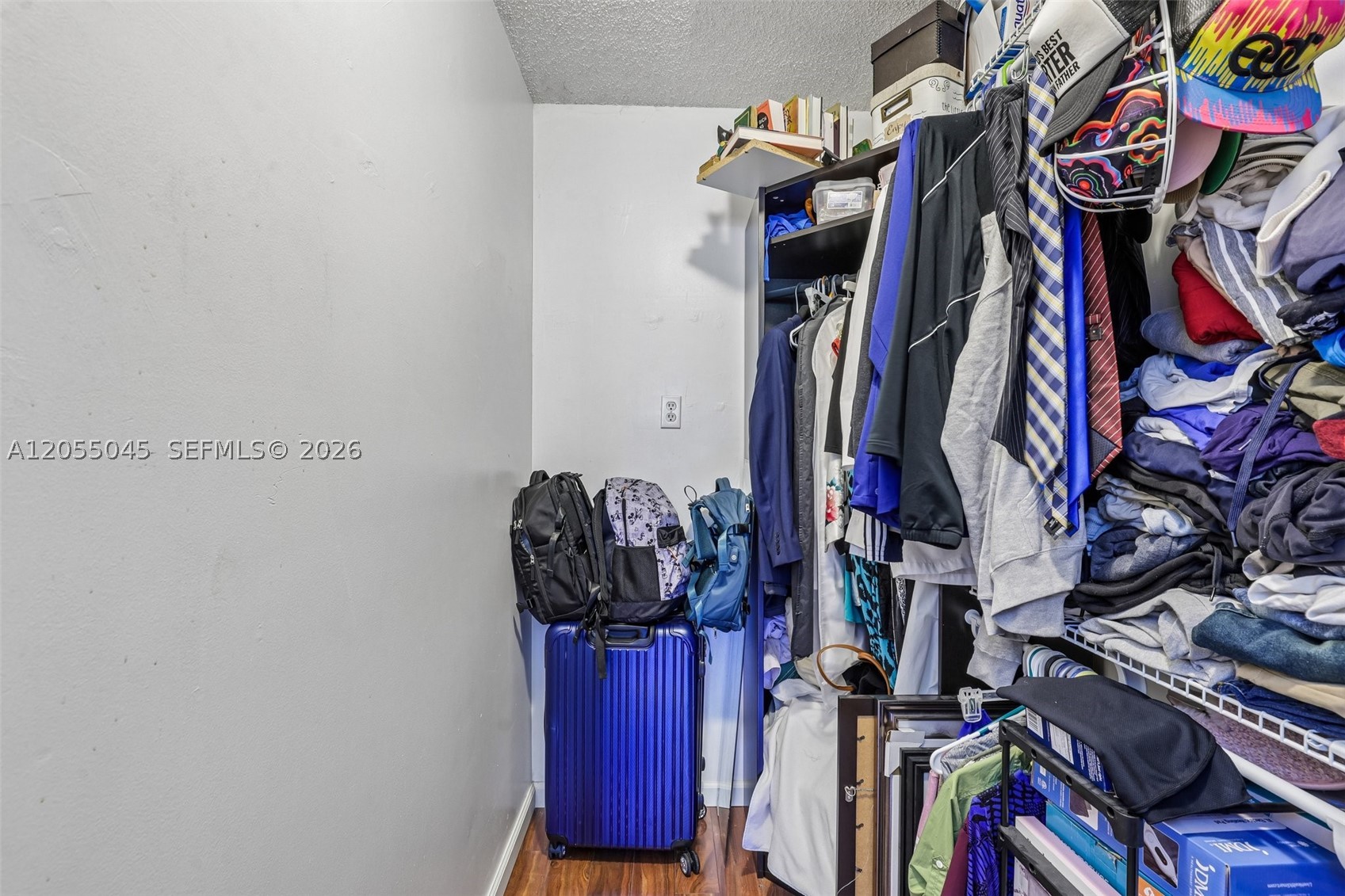 PEMBROKE POINTE - Residential