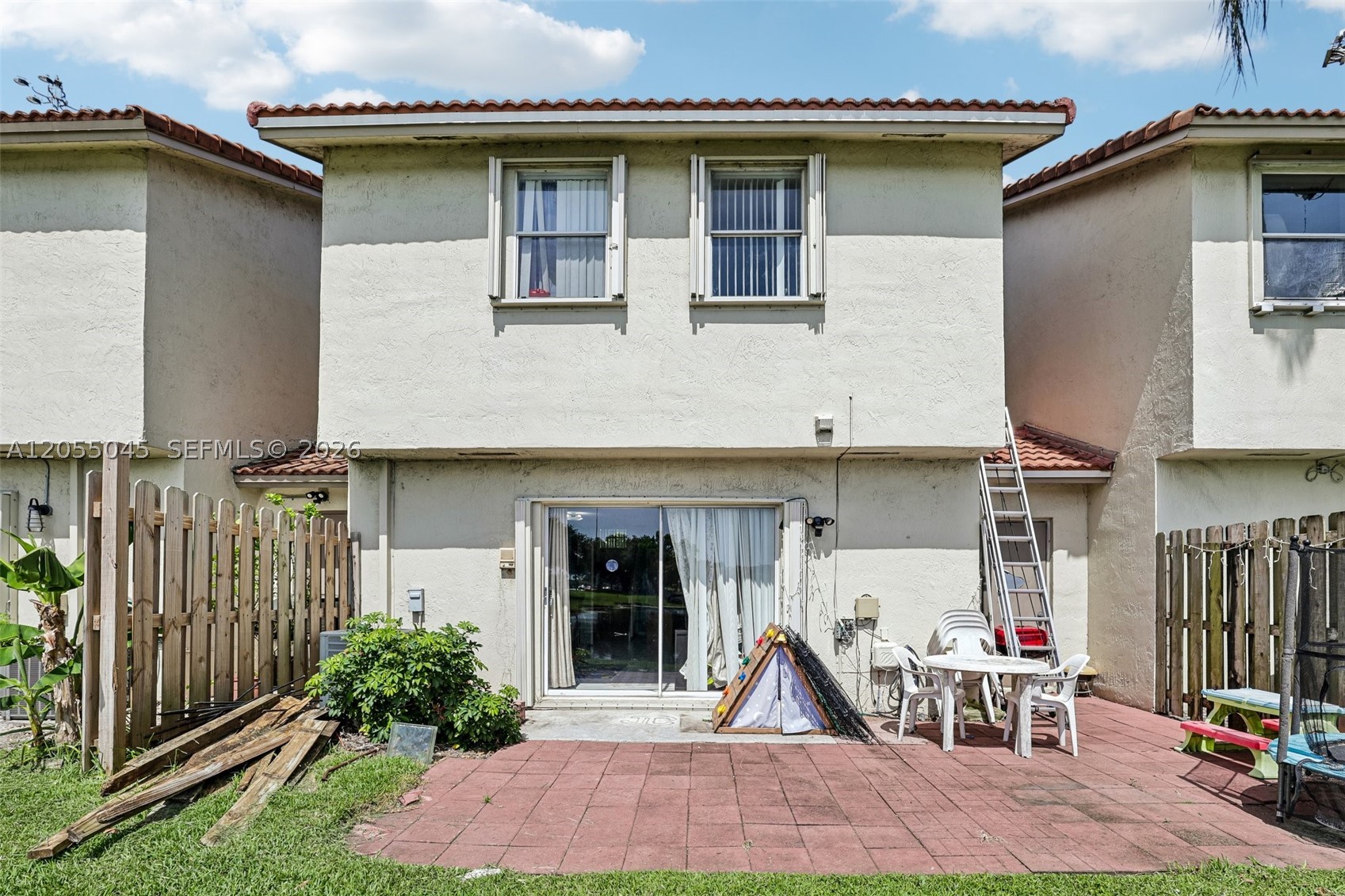 PEMBROKE POINTE - Residential
