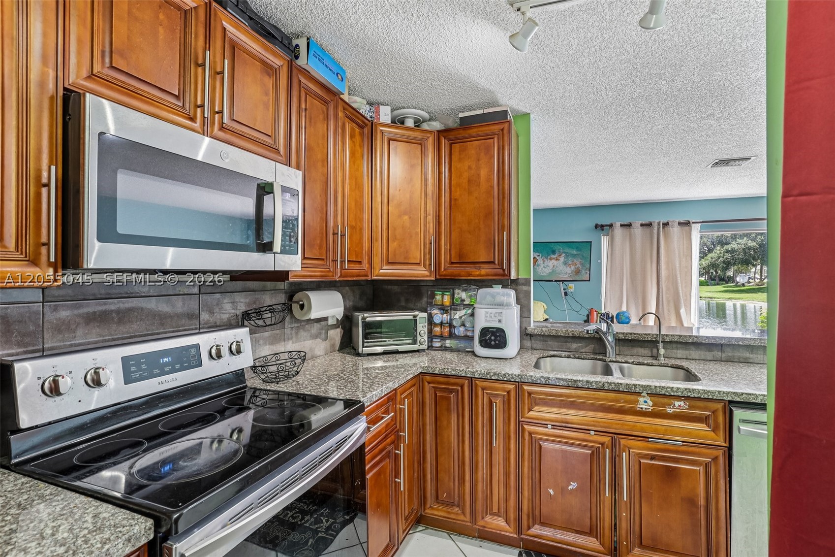PEMBROKE POINTE - Residential