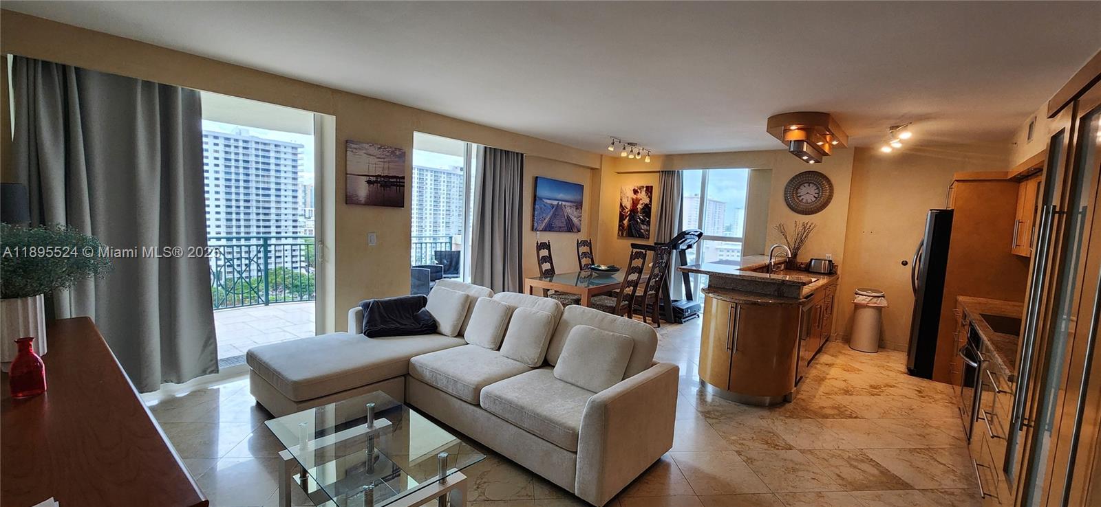 KING DAVID OF SUNNY ISLES - Residential