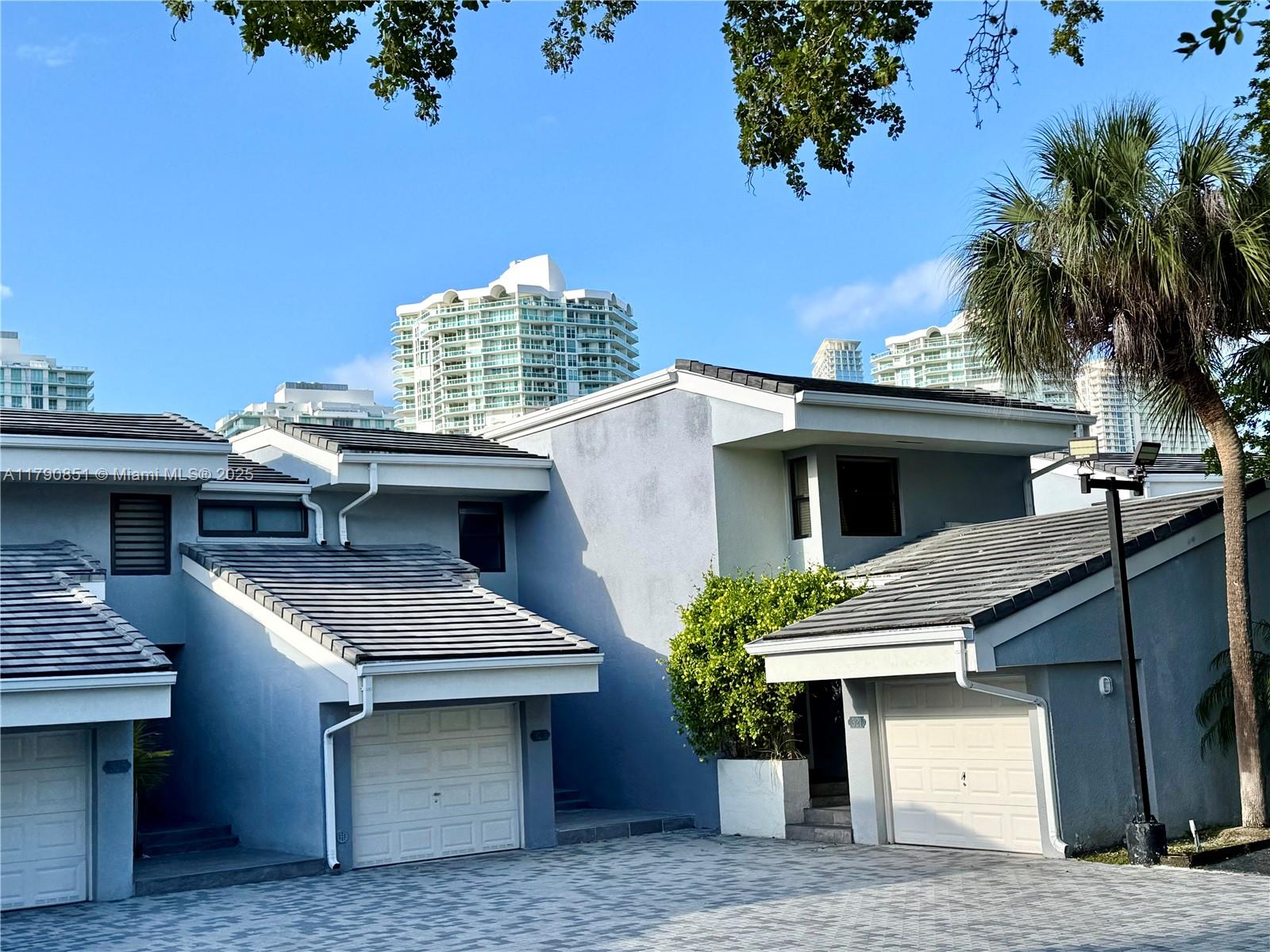 POINCIANA IS YT & RCQ CLU - Residential Lease