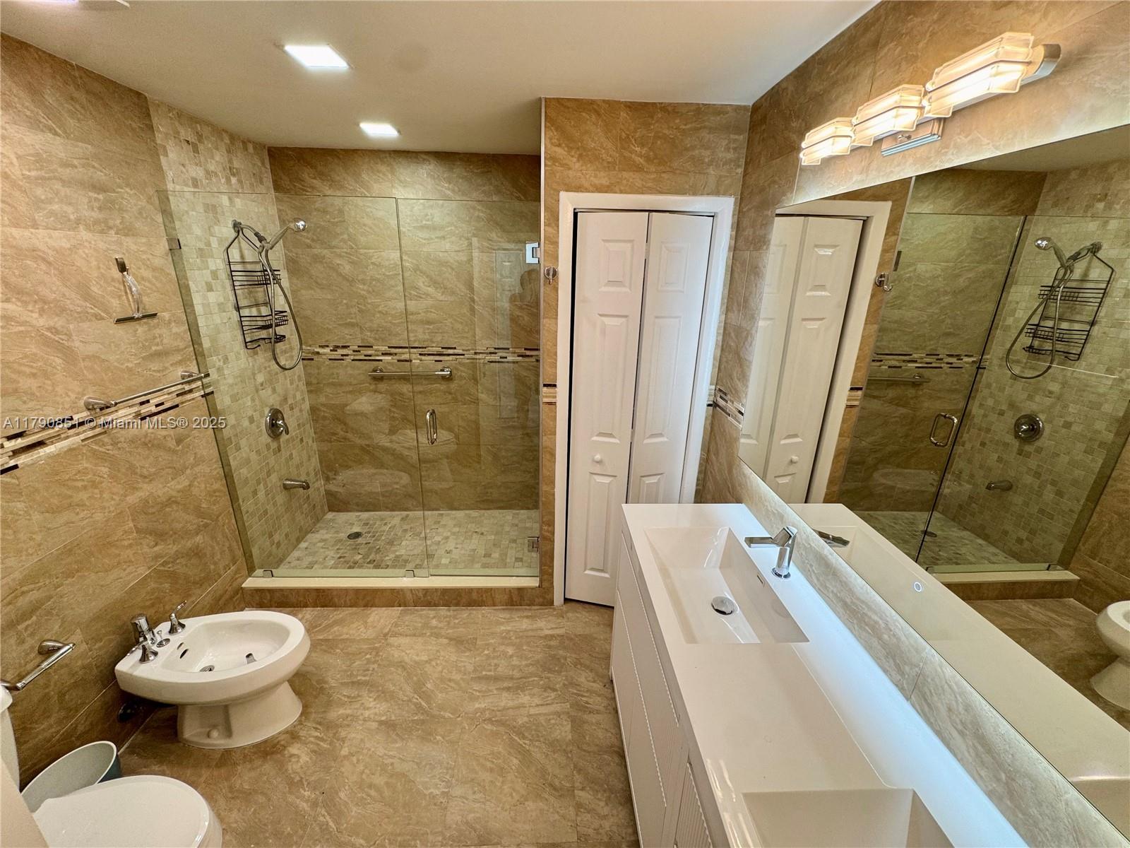 POINCIANA IS YT & RCQ CLU - Residential Lease