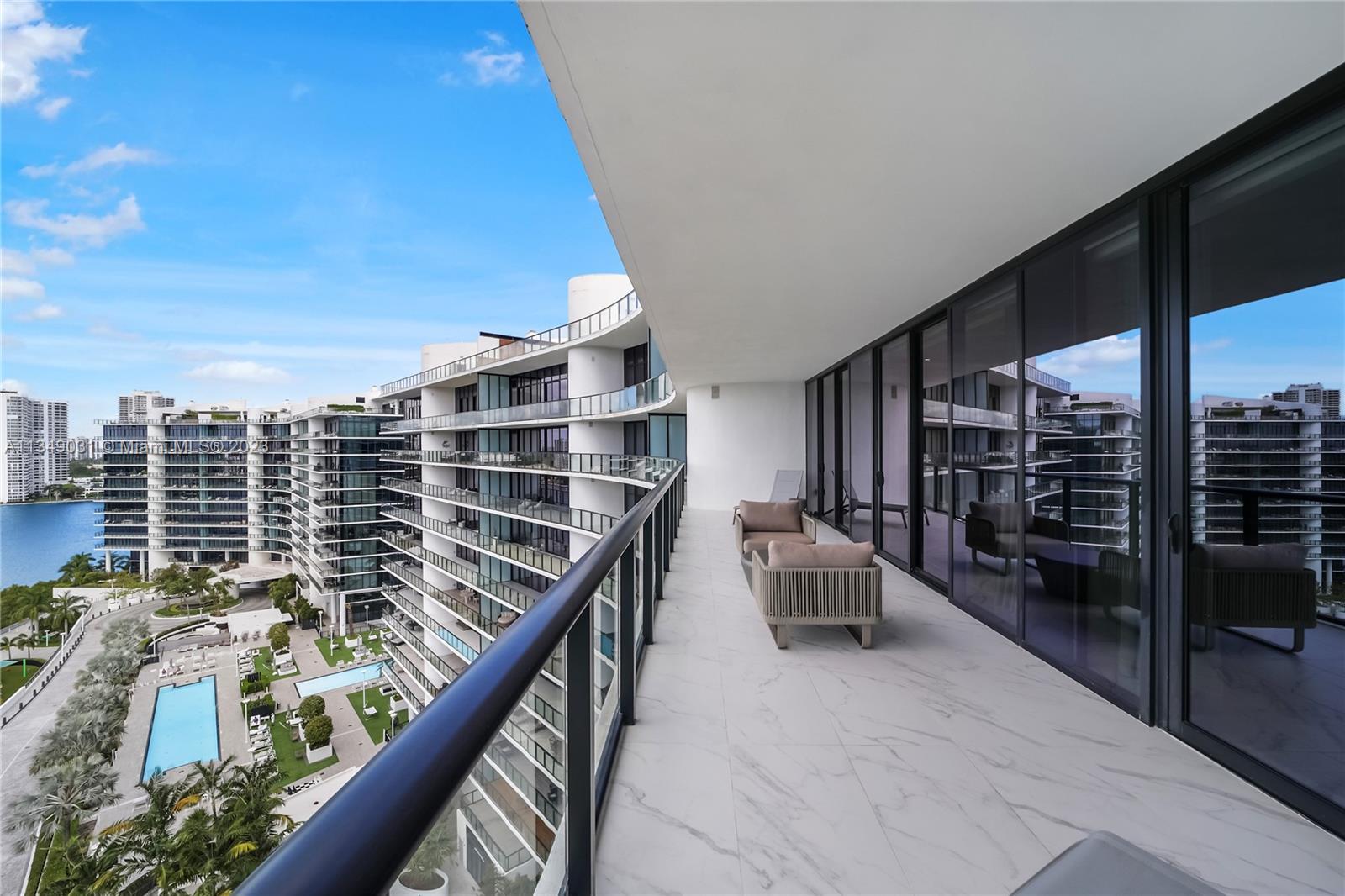 PRIVE CONDO - Residential