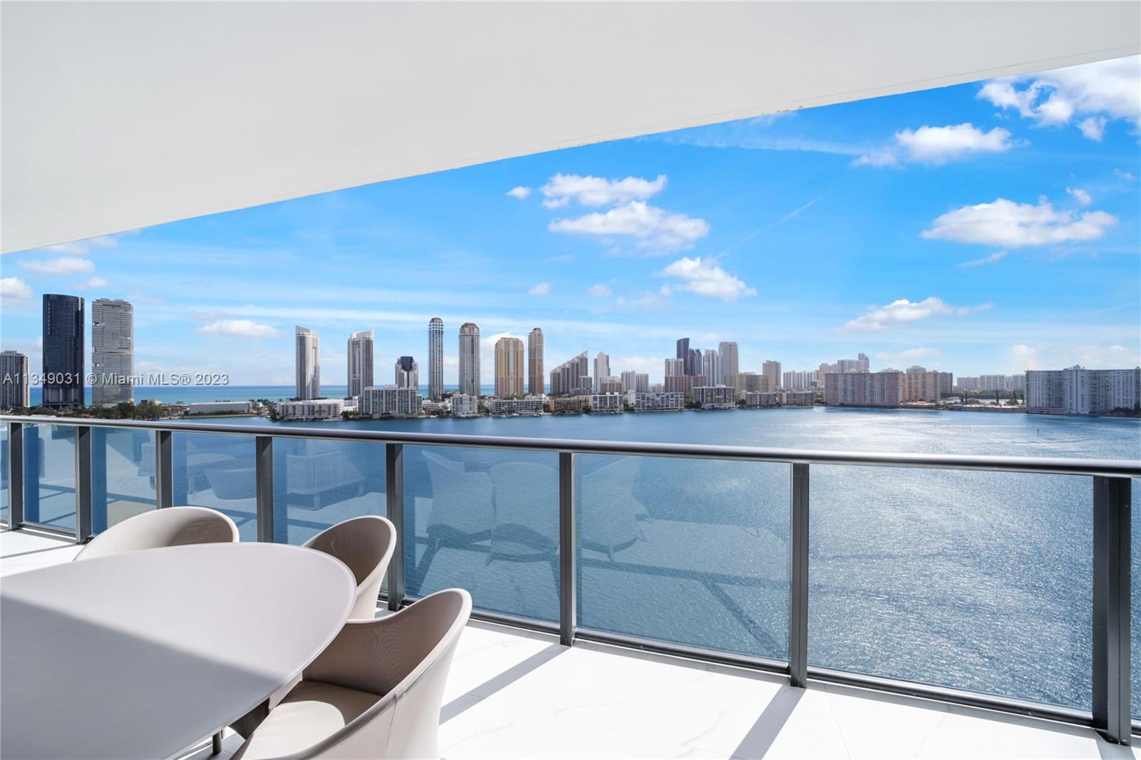 PRIVE CONDO - Residential