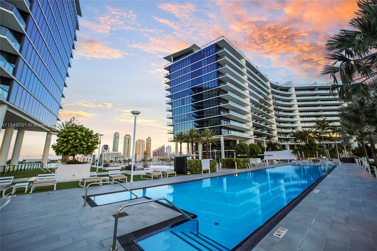 PRIVE CONDO - Residential