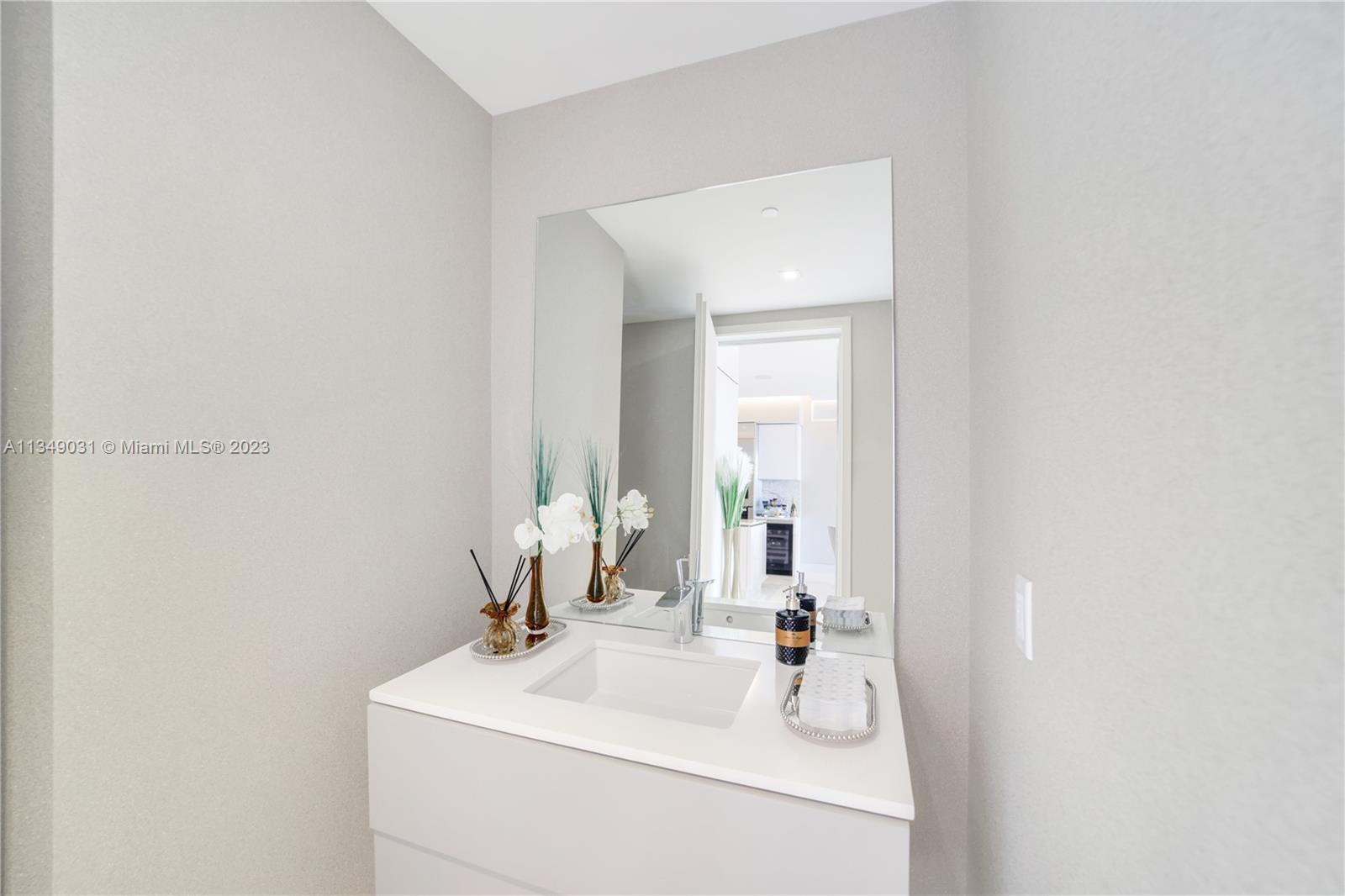 PRIVE CONDO - Residential