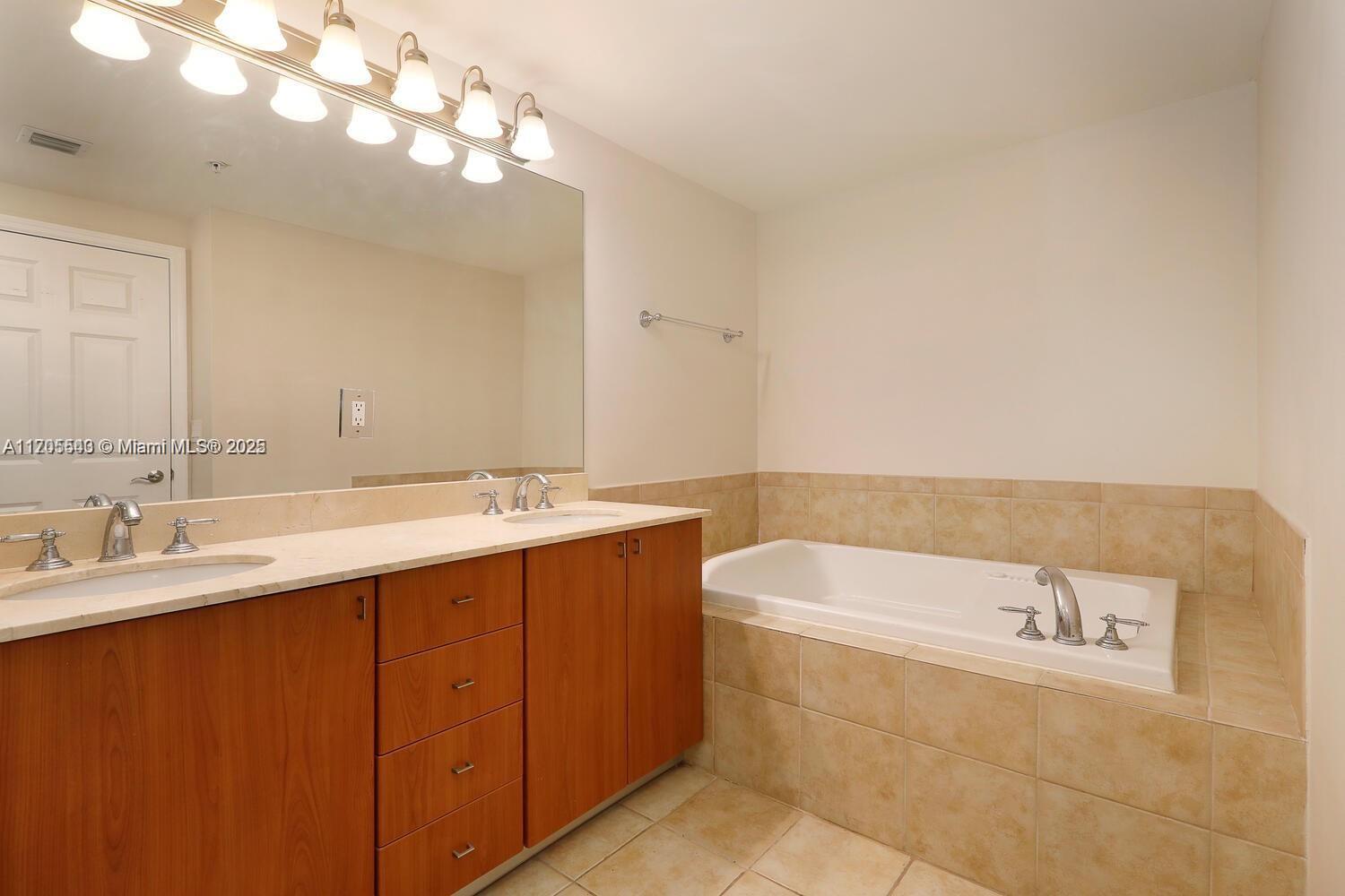 PUERTA DE PALMAS CONDO - Residential Lease