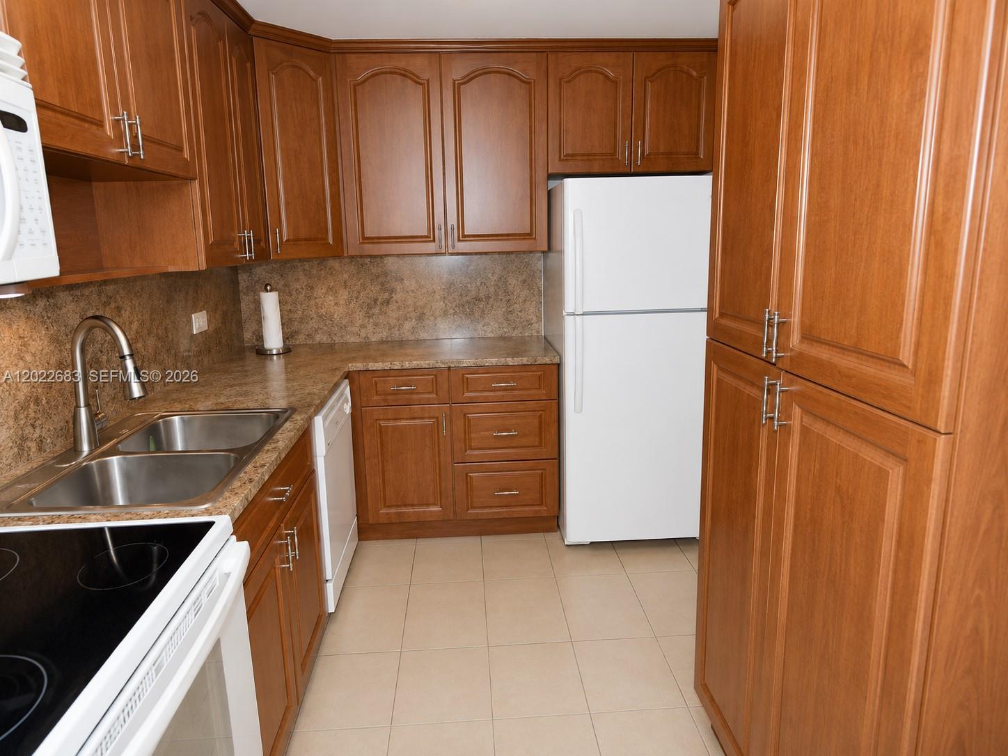 ROYAL OAKS CONDO - Residential