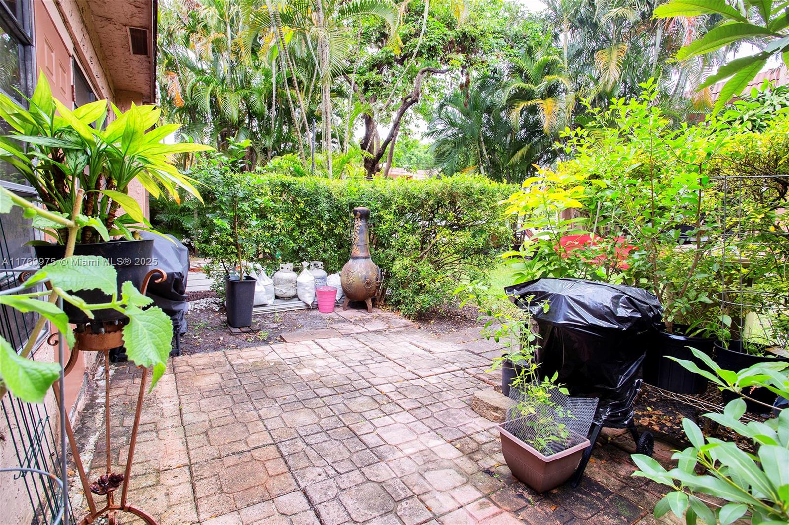 VALENCIA VILLAGE CONDO PH - Residential