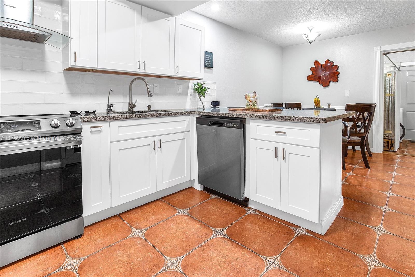 VALENCIA VILLAGE CONDO PH - Residential