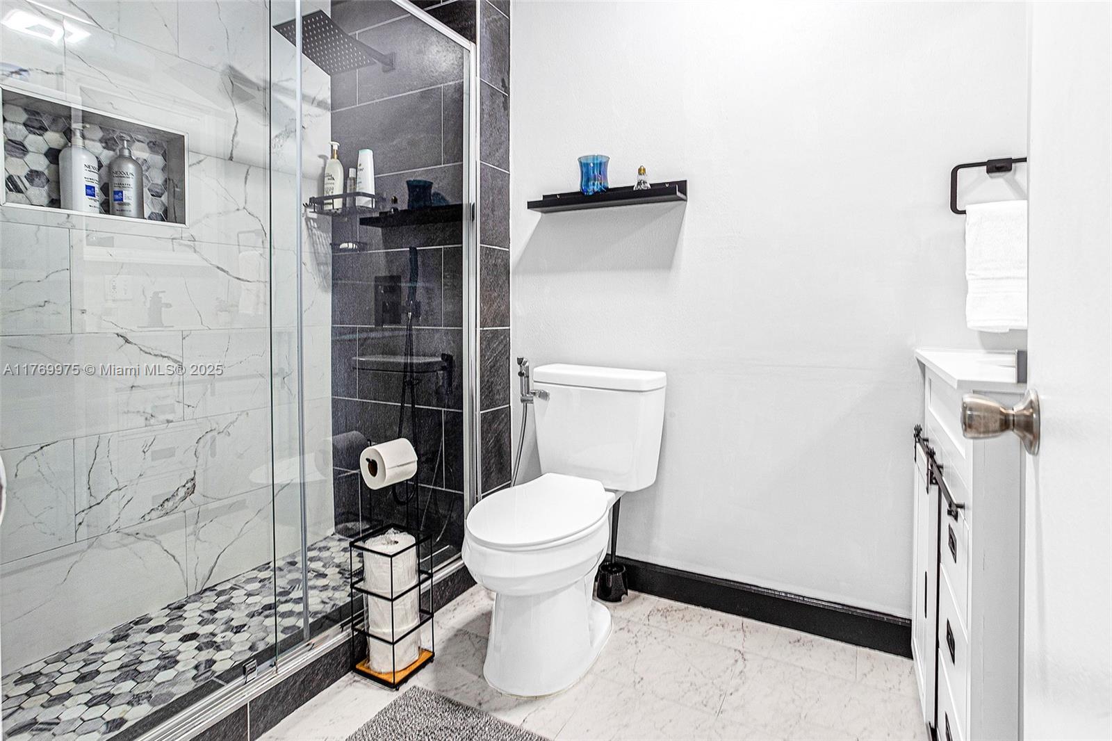 VALENCIA VILLAGE CONDO PH - Residential