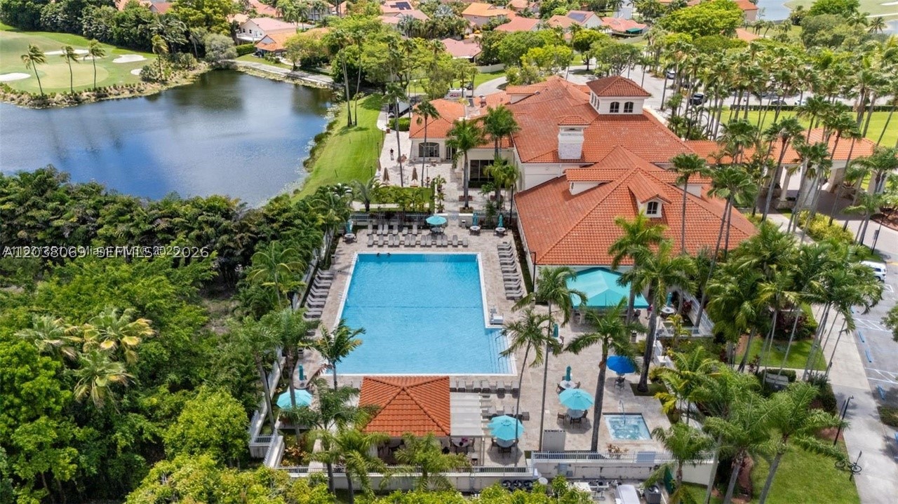 DORAL PARK C CLUB VILLAS - Residential