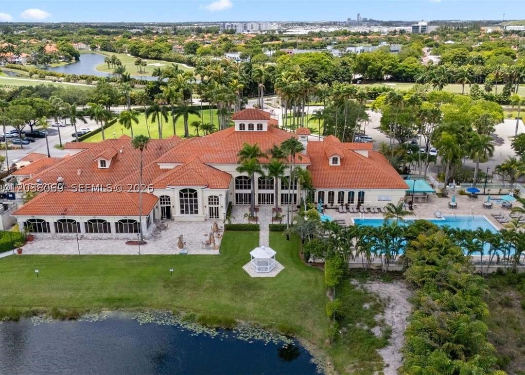 DORAL PARK C CLUB VILLAS - Residential